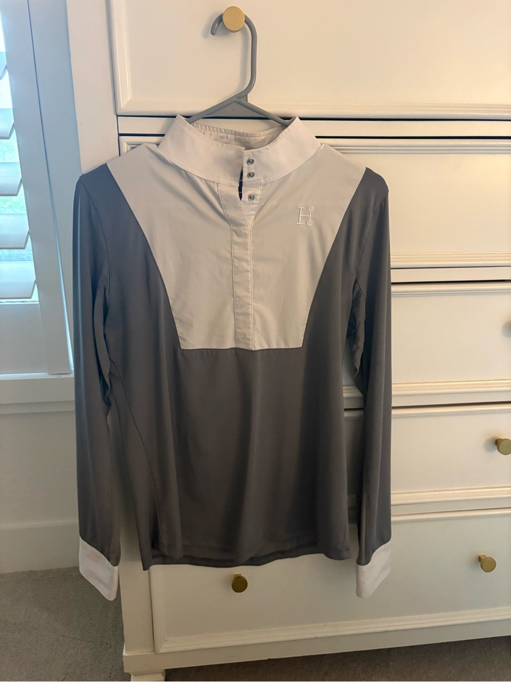 women’s two tones equestrian show shirt from Hadley, smart pack size medium